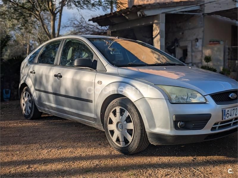 Usado Ford Focus Trend 115 CV (84 kW) 2006 Gris / plata Berlina