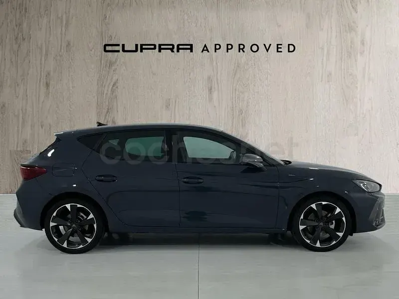 Usado Cupra Leon 150 CV (110 kW) 2025 Azul Berlina