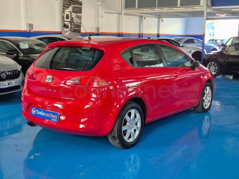 Używany Seat Leon Sport 140 KM (102 kW) 2007 Czerwony Sedan/Limuzyna