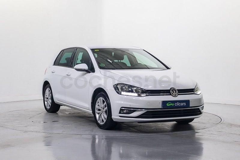 Usado VW Golf Sportsvan Advance 125 CV (91 kW) 2018 Blanco Monovolumen