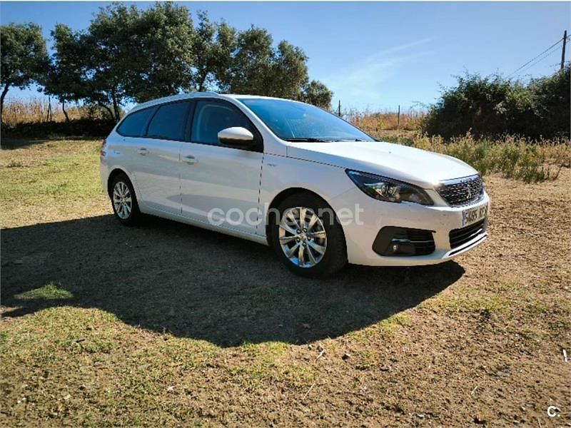 Usado Peugeot 308 SW Style 110 CV (80 kW) 2018 Blanco Familiar