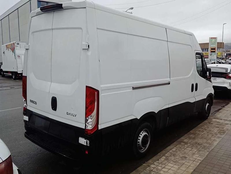 Usado Iveco Daily 155 CV (114 kW) 2019 Blanco Van