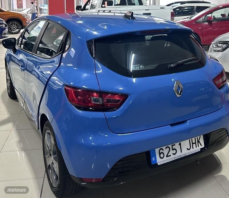 Usado Renault Clio IV Expression 75 CV (55 kW) 2015 Azul Berlina