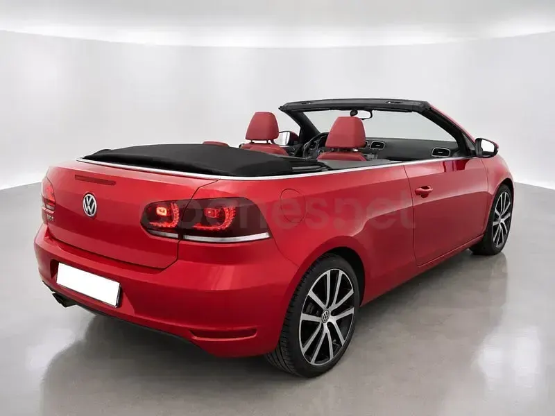 Usado VW Golf Cabriolet 160 CV (117 kW) 2012 Granate Descapotable