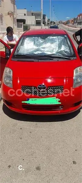 Usado Toyota Yaris 87 CV (63 kW) 2007 Rojo Utilitario