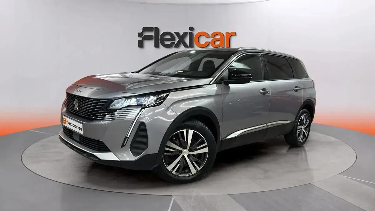 Usado Peugeot 5008 Allure 131 CV (96 kW) 2024 Gris SUV