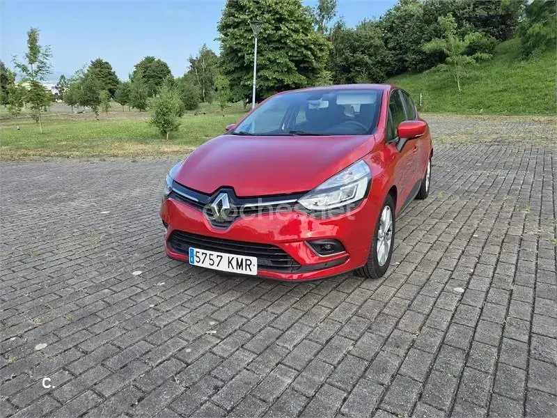 Usado Renault Clio IV Zen 90 CV (66 kW) 2018 Rojo Berlina