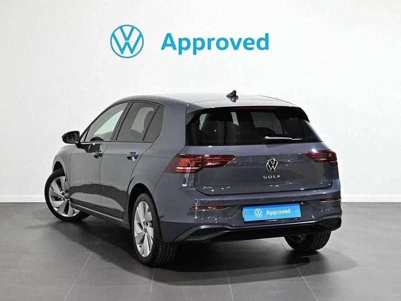 Usado VW Golf VIII 116 CV (85 kW) 2025 Gris Utilitario