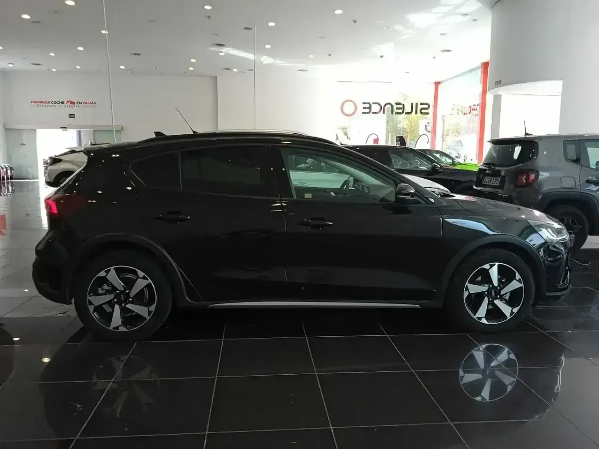 Usado Ford Focus Active 155 CV (114 kW) 2024 Negro Berlina