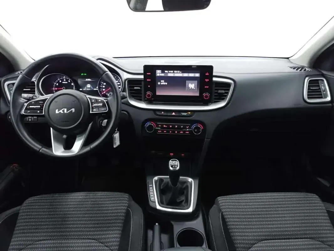 Usado Kia Ceed Style 101 CV (74 kW) 2024 Blanco Utilitario