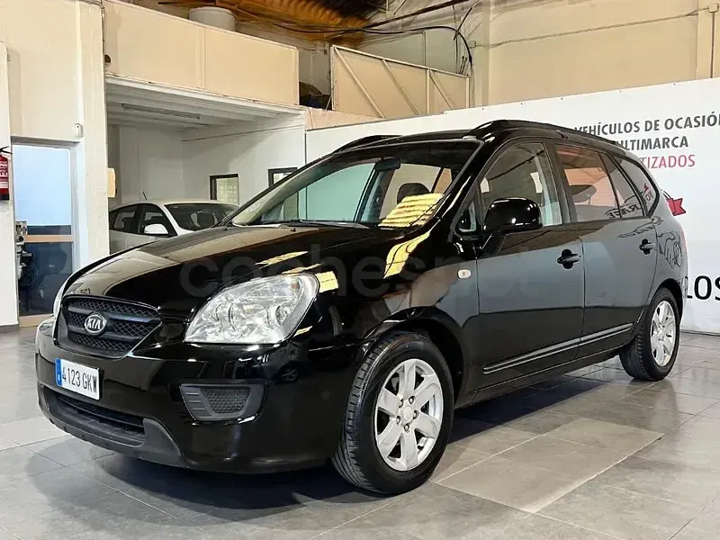 Usado Kia Carens 140 CV (102 kW) 2008 Negro Monovolumen