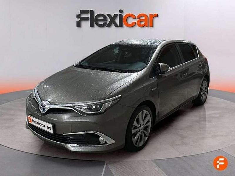 Usado Toyota Auris Hybrid Active 136 CV (100 kW) 2018 Gris Utilitario