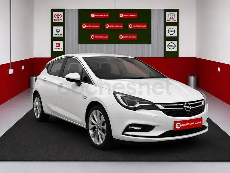 Usado Opel Astra Selective 110 CV (80 kW) 2018 Blanco Berlina