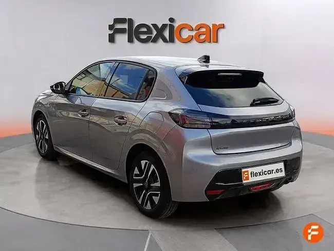Usado Peugeot 208 Allure 100 CV (73 kW) 2025 Gris Utilitario