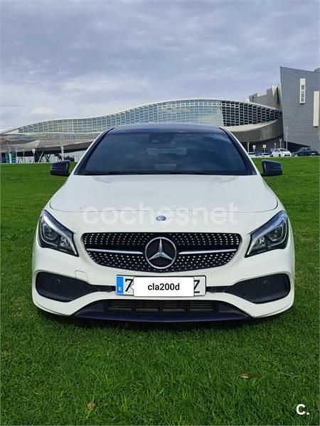 Usado Mercedes CLA200 Shooting Brake AMG line 136 CV (100 kW) 2017 Blanco Familiar