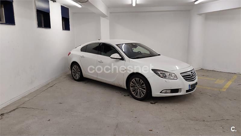Usado Opel Insignia Selective 130 CV (95 kW) 2012 Blanco Berlina
