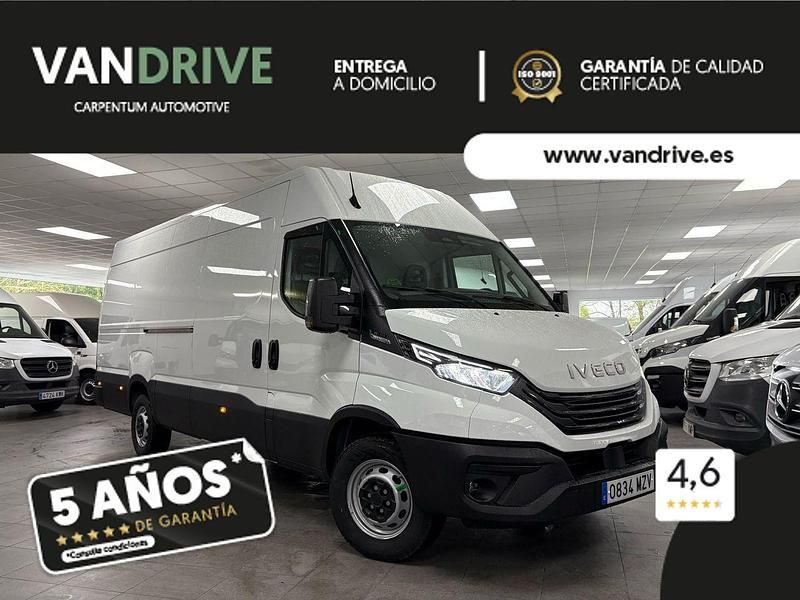 Blanco Usado 2025 Iveco Daily Berlina | 37.400 € - Imagen 1/4