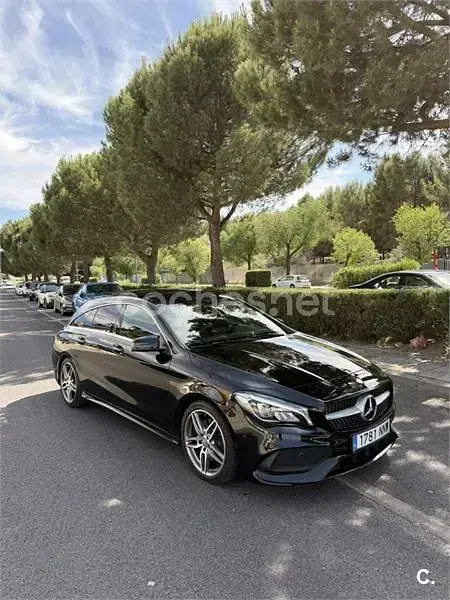 Usado Mercedes CLA220 Shooting Brake AMG line 177 CV (130 kW) 2017 Negro Familiar