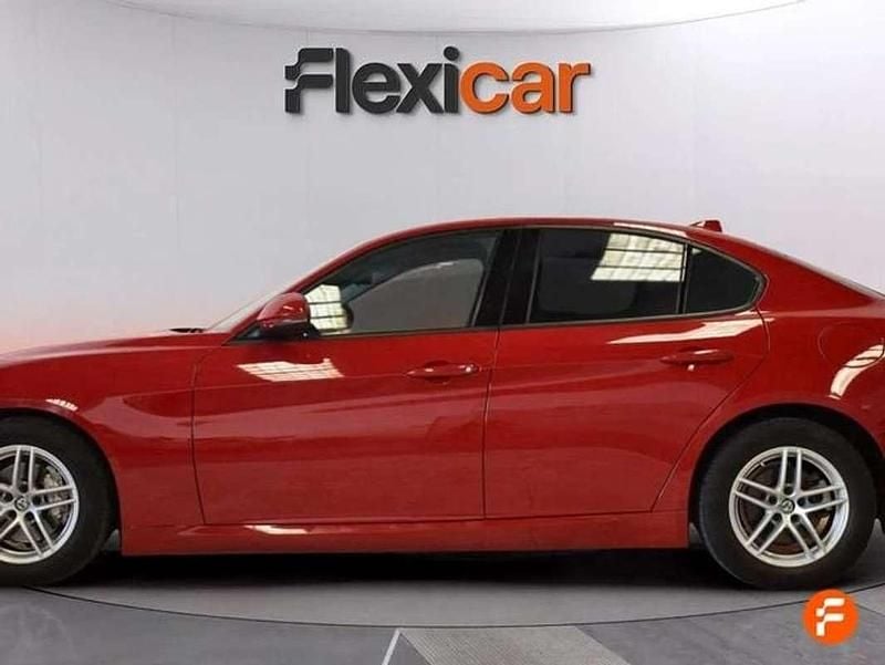 Usado Alfa Romeo Giulia 136 CV (100 kW) 2017 Rojo Berlina