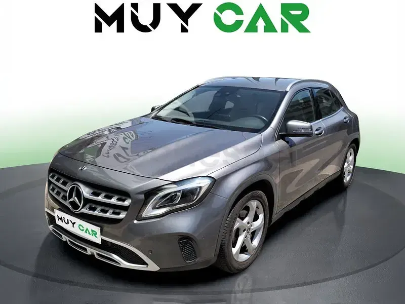 Usado Mercedes GLA200 136 CV (100 kW) 2017 Gris / plata SUV
