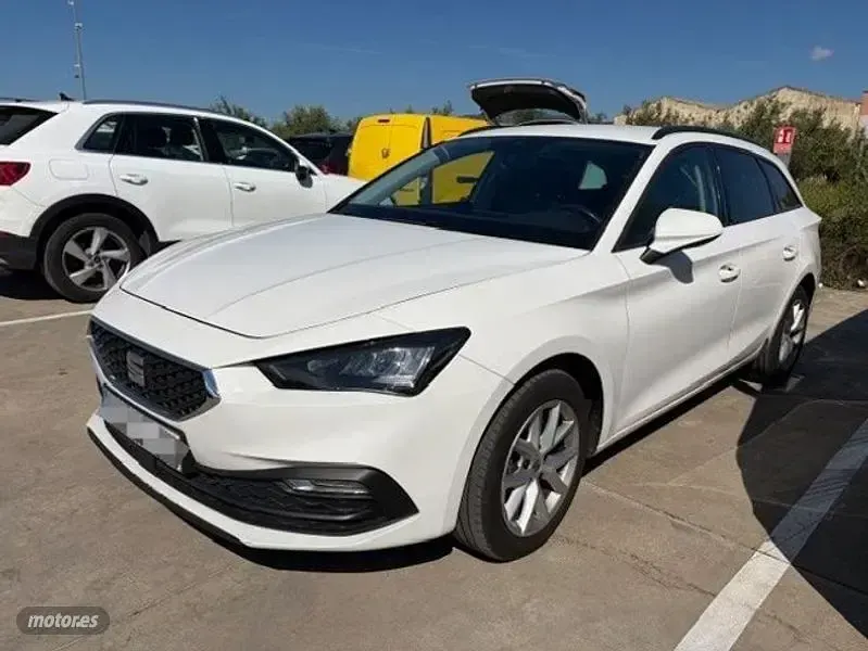 Usado Seat Leon Style 116 CV (85 kW) 2022 Blanco Familiar