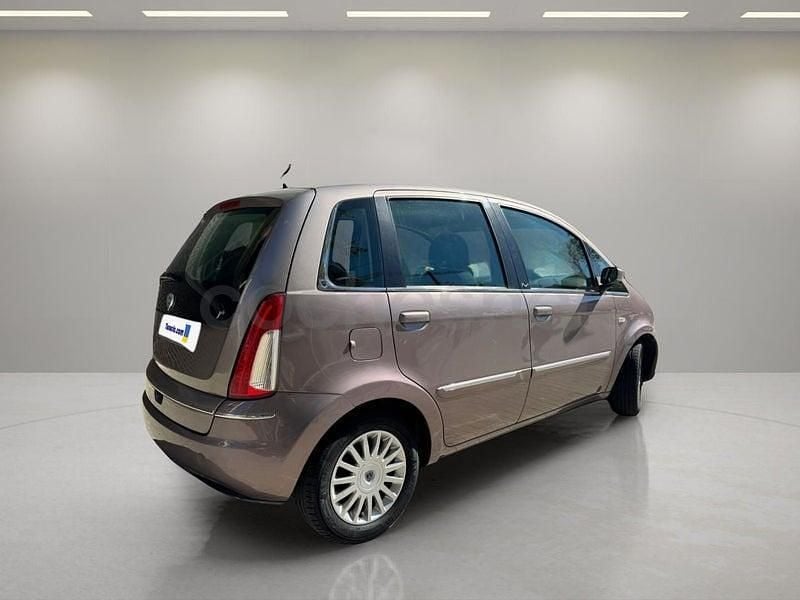 Usado Lancia Musa 100 CV (73 kW) 2009 Gris / plata Monovolumen