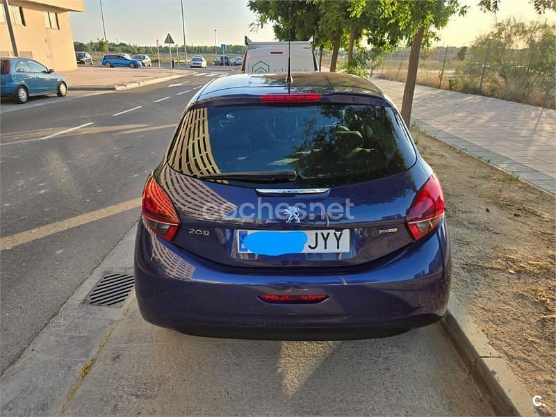Usado Peugeot 208 Allure 110 CV (80 kW) 2017 Azul Utilitario