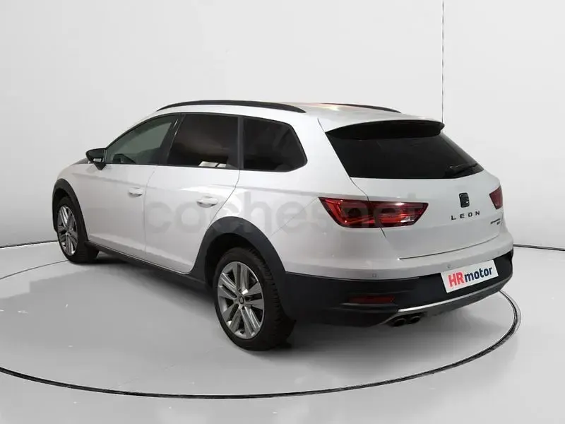 Usado Seat Leon 4Drive 150 CV (110 kW) 2018 Blanco Familiar