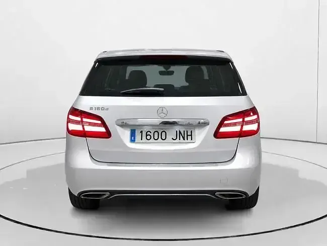 Usado Mercedes B180 109 CV (80 kW) 2016 Gris / plata Utilitario
