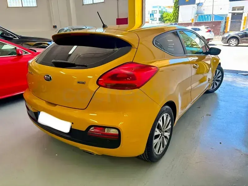 Usado Kia ProCeed 136 CV (100 kW) 2016 Naranja Utilitario