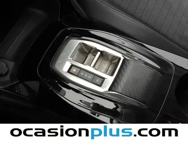 Usado Peugeot 2008 Allure 131 CV (96 kW) 2022 Blanco SUV