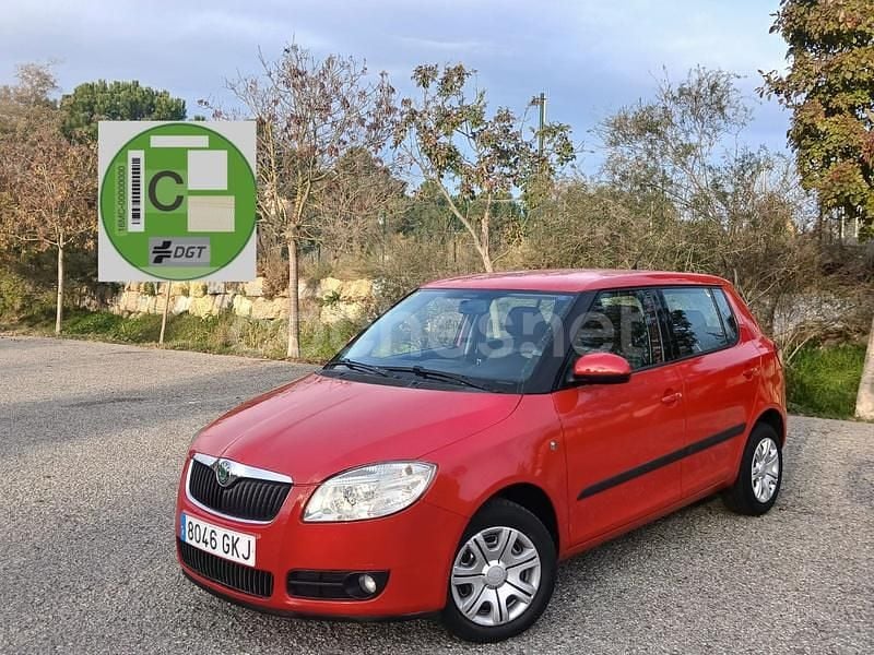 Rojo Usado 2010 Skoda Fabia Berlina | 3600 € (Buen precio) - Imagen 1/4