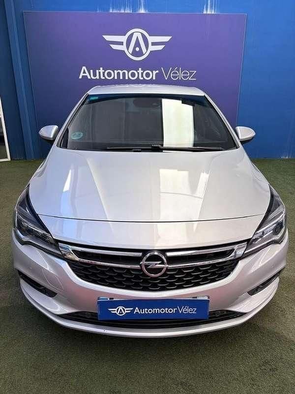 Usado Opel Astra Dynamic 136 CV (100 kW) 2019 Plateado Berlina
