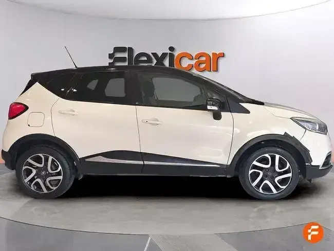 Usado Renault Captur Intens 90 CV (66 kW) 2016 Beige SUV