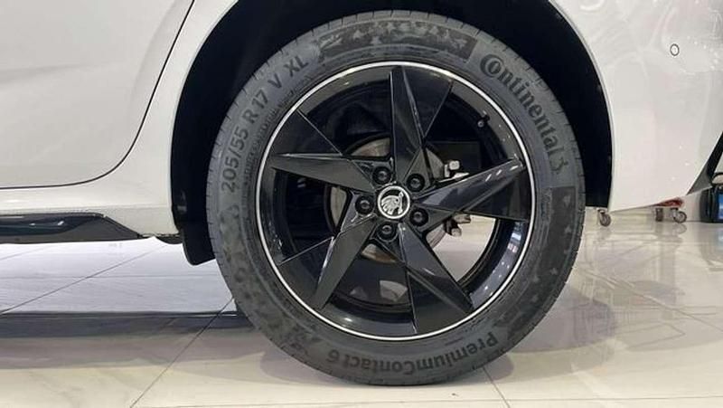 Usado Skoda Kamiq Monte Carlo 150 CV (110 kW) 2022 Blanco SUV