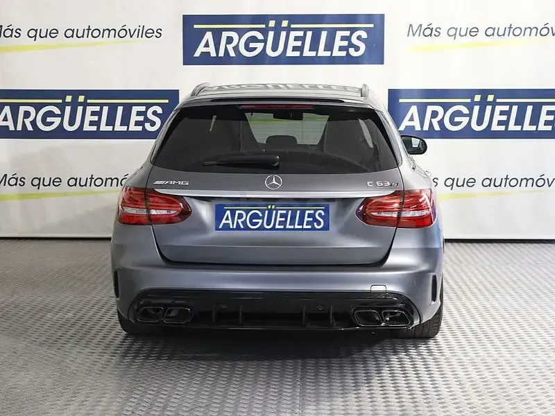 Usado Mercedes C63S AMG 510 CV (375 kW) 2019 Gris / plata Familiar