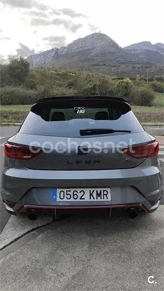Usado Seat Leon FR 180 CV (132 kW) 2018 Gris / plata Berlina
