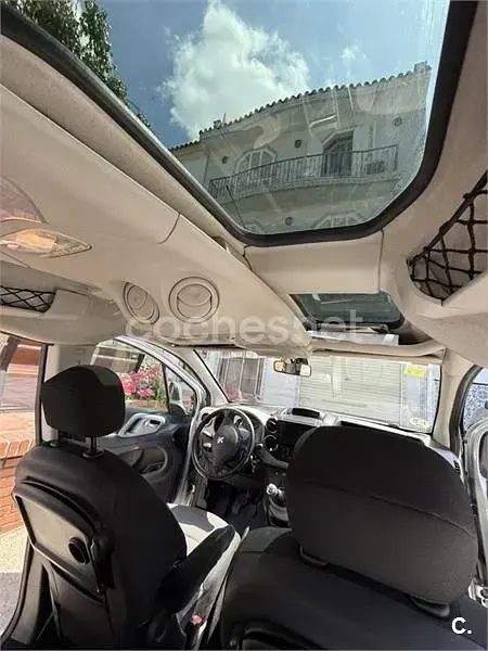 Usado Peugeot Partner Tepee Premium 90 CV (66 kW) 2010 Gris / plata Monovolumen
