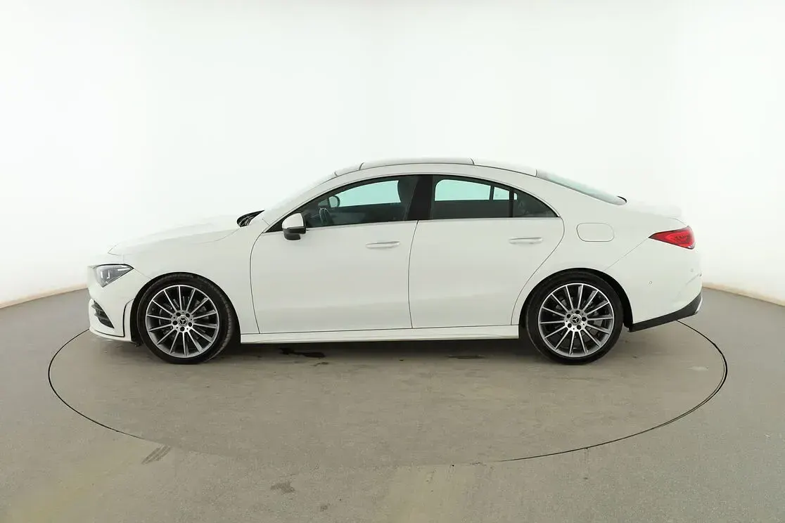 Käytetty Mercedes CLA200 AMG line 150 HP (110 kW) 2021 Valkoinen Sedan