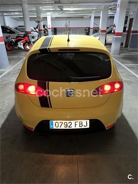 Usado Seat Leon FR 200 CV (147 kW) 2006 Amarillo Berlina