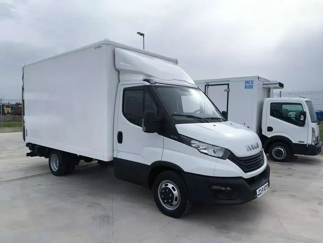 Usado Iveco Daily 160 CV (117 kW) 2023 Blanco Van