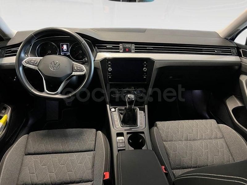 Usado VW Passat Executive 150 CV (110 kW) 2023 Gris / plata Familiar