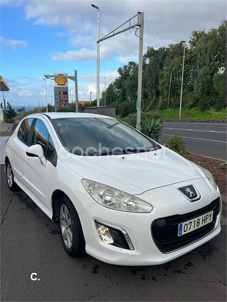 Usado Peugeot 308 Active 120 CV (88 kW) 2013 Blanco Berlina