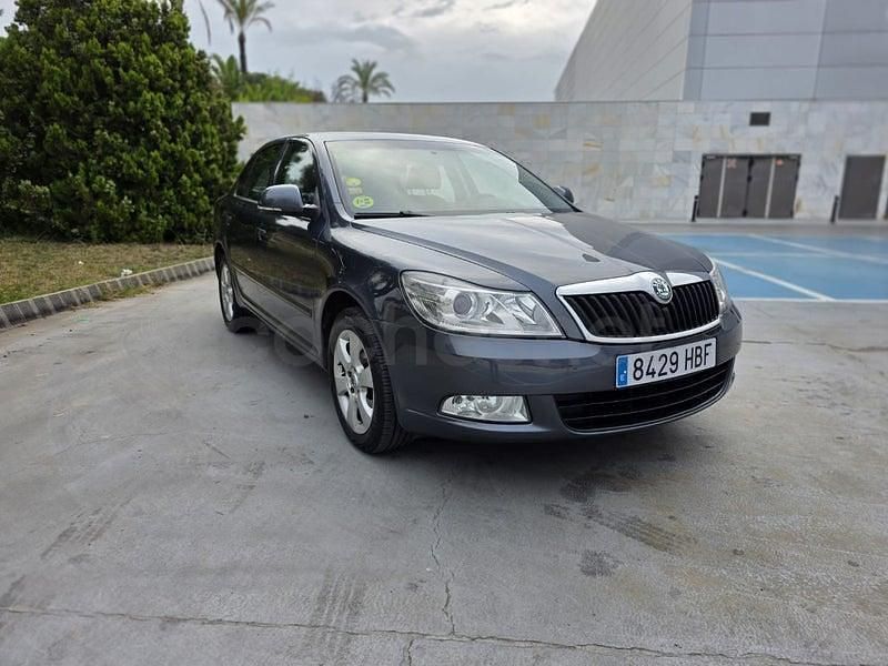 Usado Skoda Octavia GreenLine 105 CV (77 kW) 2011 Gris / plata Berlina