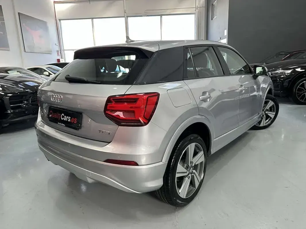Usado Audi Q2 Advanced Plus 150 CV (110 kW) 2018 Gris SUV