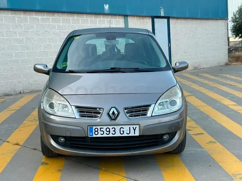 Usado Renault Scénic Dynamique 105 CV (77 kW) 2008 Beige Monovolumen