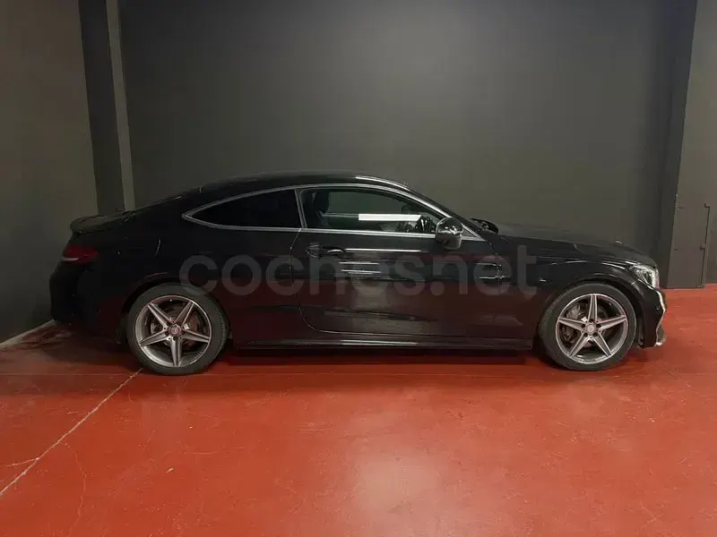 Usado Mercedes C220 AMG line 170 CV (125 kW) 2016 Negro Coupe