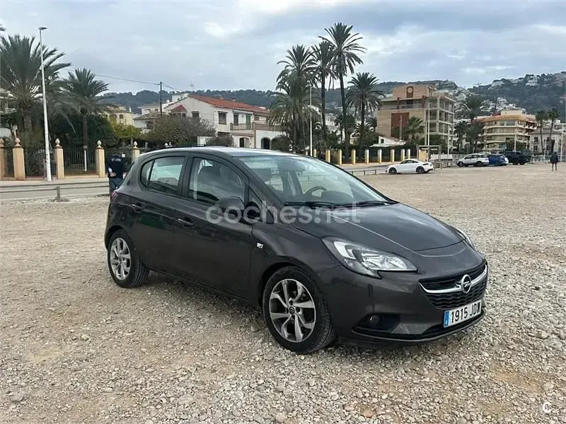 Usado Opel Corsa Selective 90 CV (66 kW) 2015 Gris / plata Utilitario
