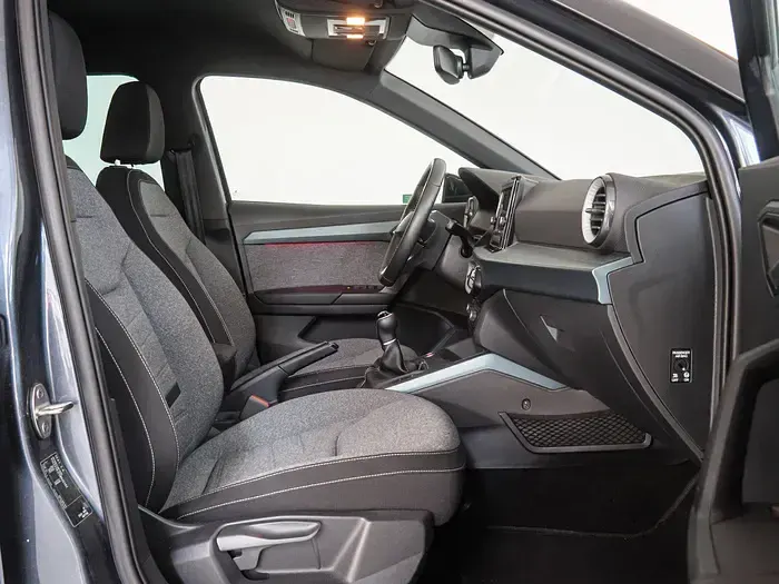 Usado Seat Arona Xperience 115 CV (84 kW) 2025 Gris SUV
