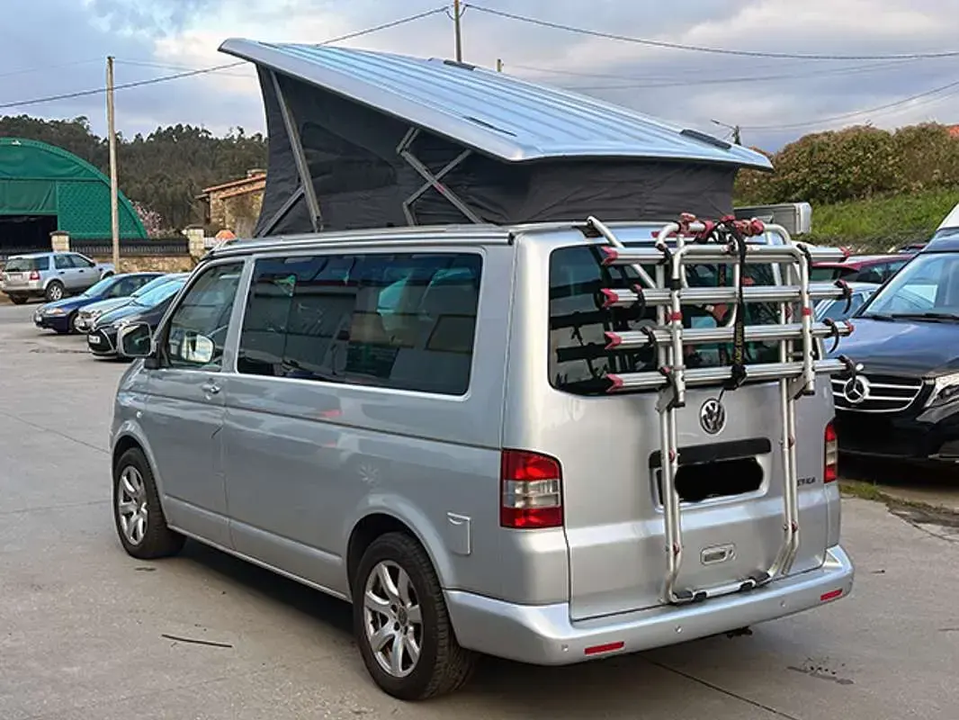 Usado VW Multivan Trendline 131 CV (96 kW) 2005 Gris Monovolumen